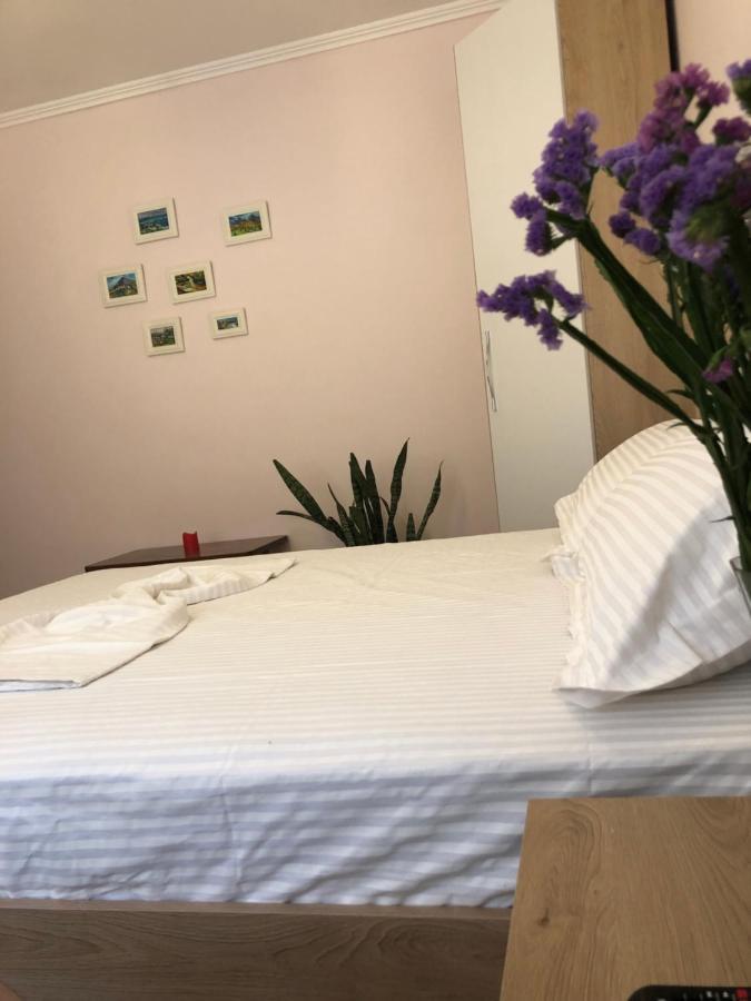 Itan'S Apartment-Lovely Guest Apartment In Center Tirana Zewnętrze zdjęcie
